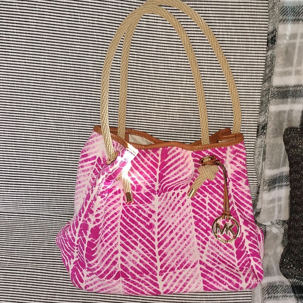 💝NWOT Michael by Michael Kors pink and white pattern fabric handbag💝